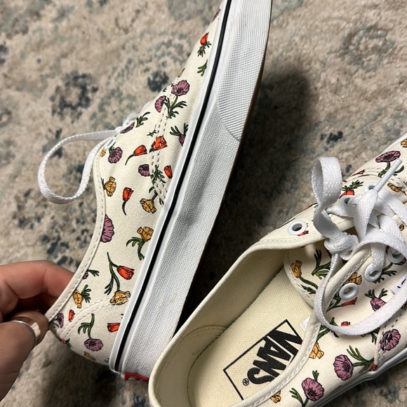 Vans - Picture 4 of 7